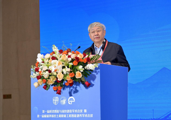中國工程院土木、水利與建筑工程學部主任聶建國院士致辭